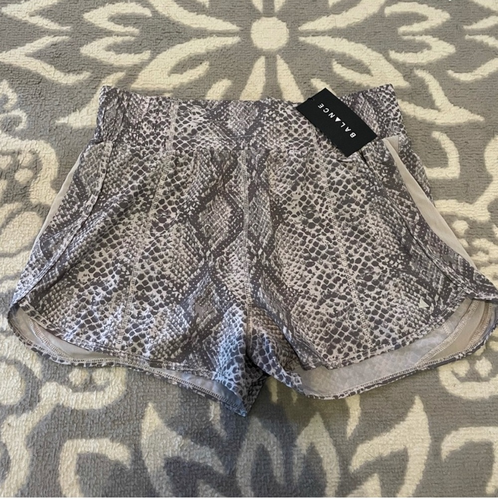 NWT Balance the Breeze Boa Shorts size Medium